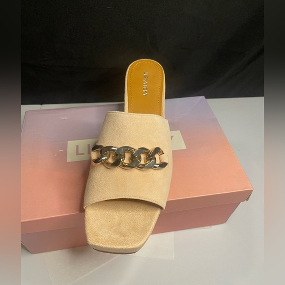 Lisa Vicky Magnetic 2C Women’s Cream Block Heel Sandals size 9.5 - Picture 4 of 6